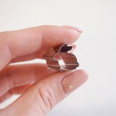 画像3: 〒 抜き型（超ミニ）ダブルカッター（Stadter）座って丸くなってるウサギ 1.5cm【ステンレス】 (3)