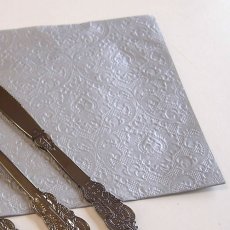 画像1: 〒 紙ナプキン（33cm）シルバーエンボス (1)