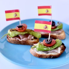 画像1: 〒 ケーキピック／スペイン国旗（6本入）木製 (1)